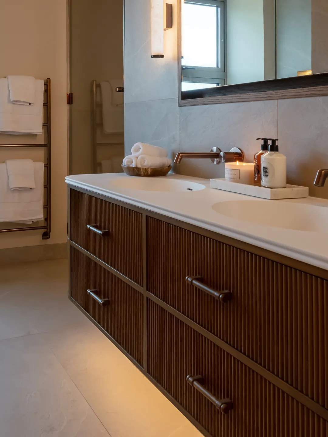 Fluted oak vanity drawers with bronze handles in the Elmtree Manor bathroom